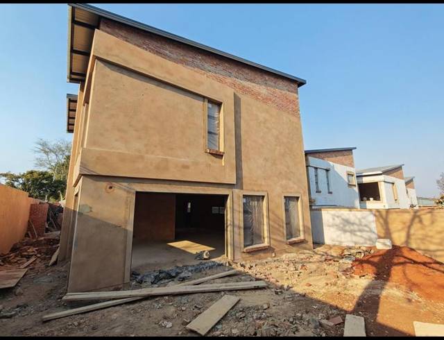 4 BEDROOM HOUSE FOR SALE IN LYNNWOOD GLEN
